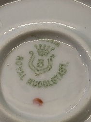 567723