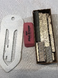 567933