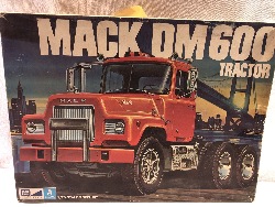 567979