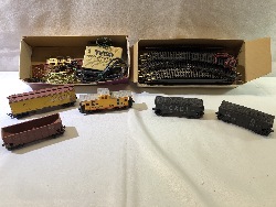 567981