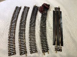 567982