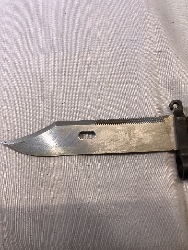 568018