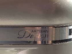 568196