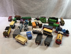 568303