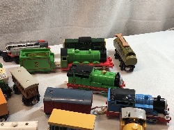 568304