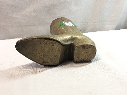 568422