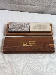 568522