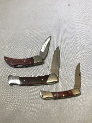 568599