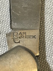 568601