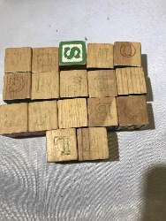 568632