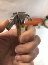 568732