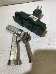 568837