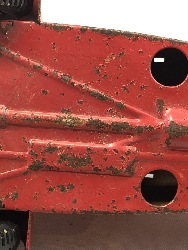 568929