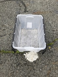 569330