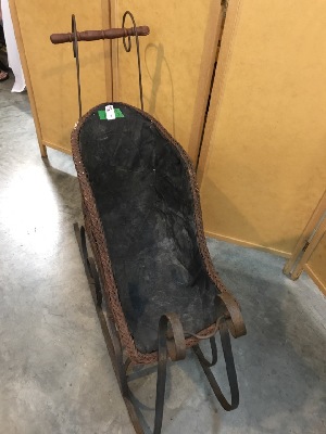 569367