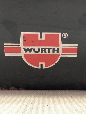 569400
