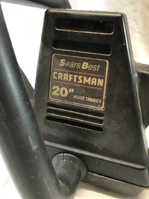 569610