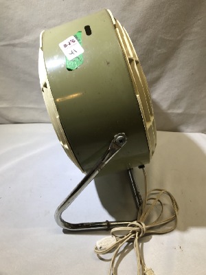 569633