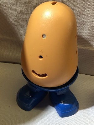 569715
