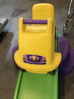 569816