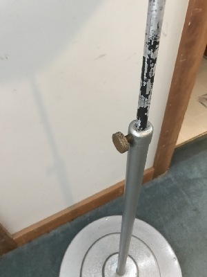 569985