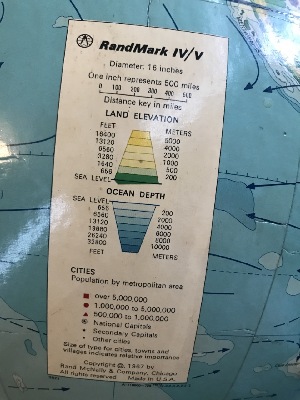 569988