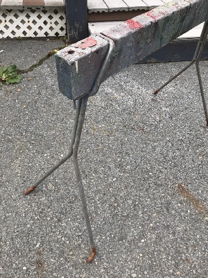 570111