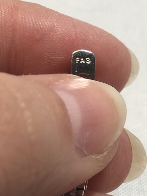 570315