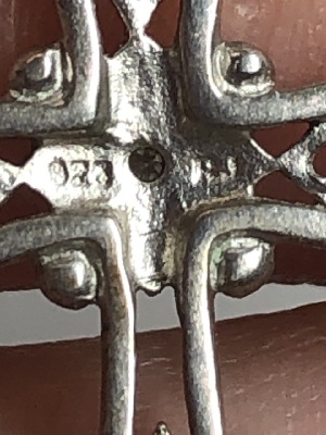 570361