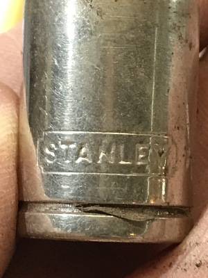 570473