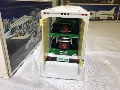 570873
