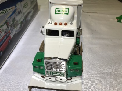 570877