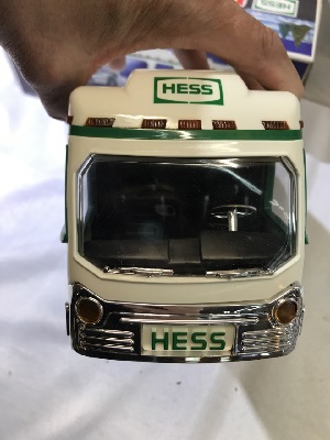 570886