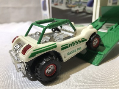 570896