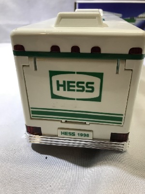 570897