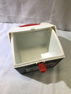 570925