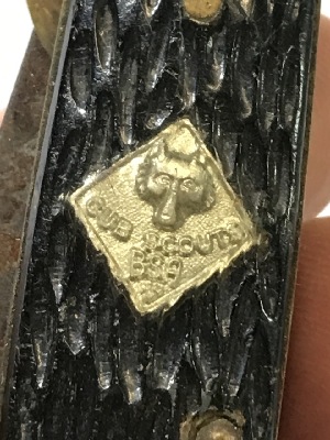 571162