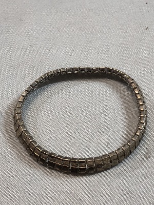 571179