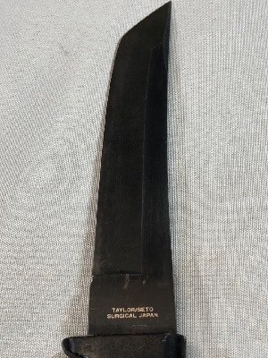 571252