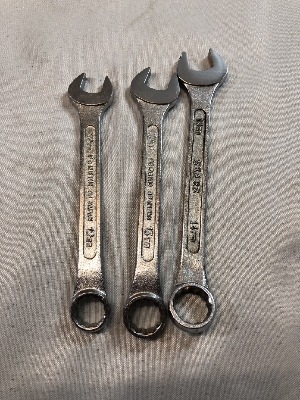 571261