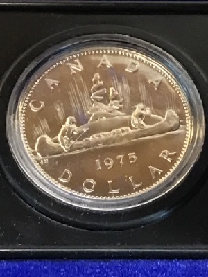 571635