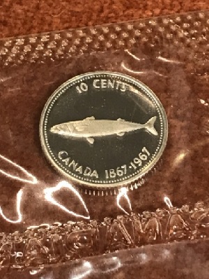 571643