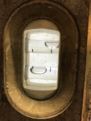 571748