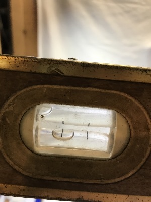 571749