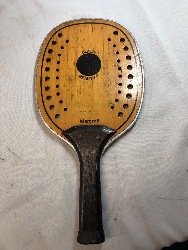 569425