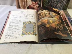 569683