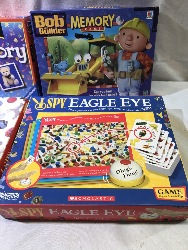 569705