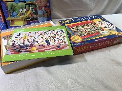 569706