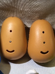 569713