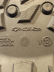569738